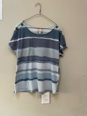Striped Button-Shoulder Tee in Blue and Light Blue